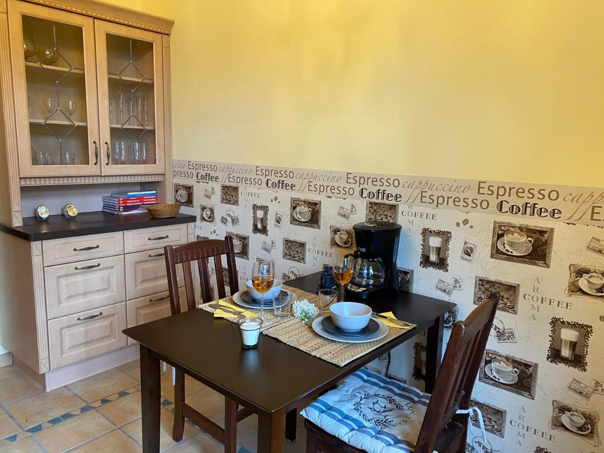 Exklusive Ferienwohnungen Im Gutshaus Viezen Bernitt Exterior foto